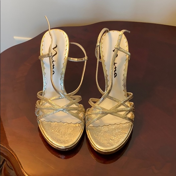 Nina NIB Platinum high heels - Picture 2 of 7